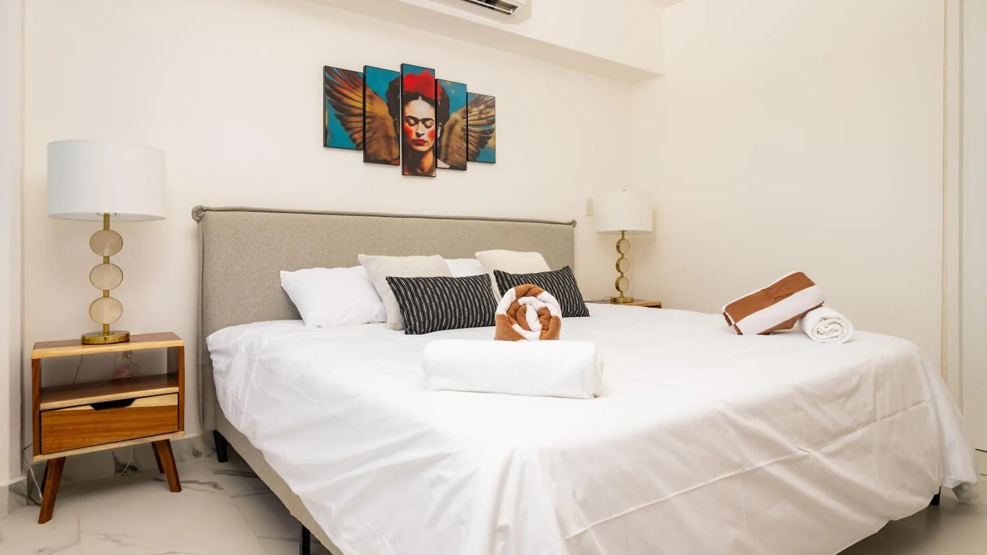 Escapada Elegante En Barcelona Condos Cancún 0*,
